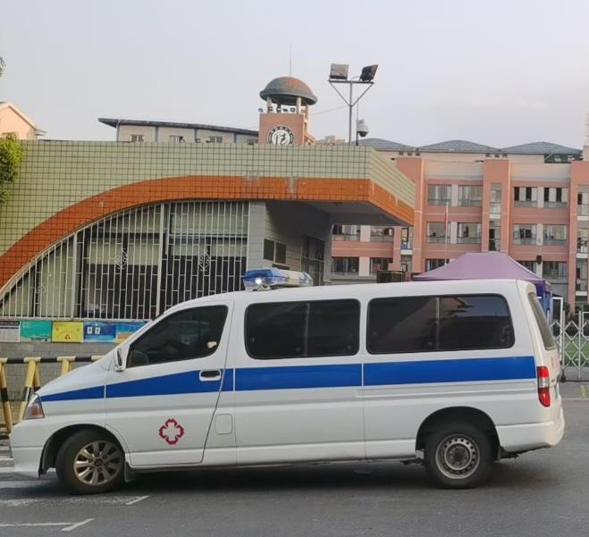 晴隆救护车出租护送骨折病人一公里多少钱